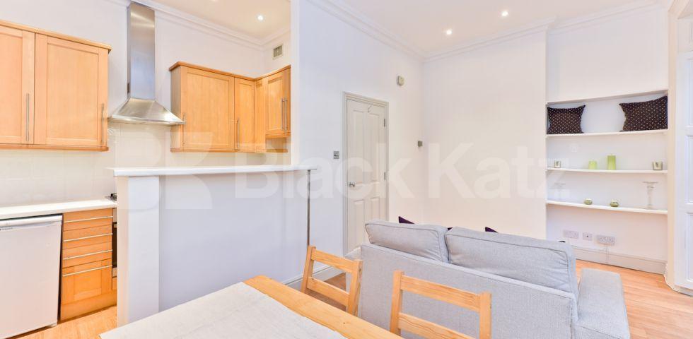 			STUNNING 1 BEDROOM PERIOD CONVERSION IN ISLINGTON, 1 Bedroom, 1 bath, 1 reception Flat			 Liverpool Road, ISLINGTON-BARNSBURY-HIGHBURY